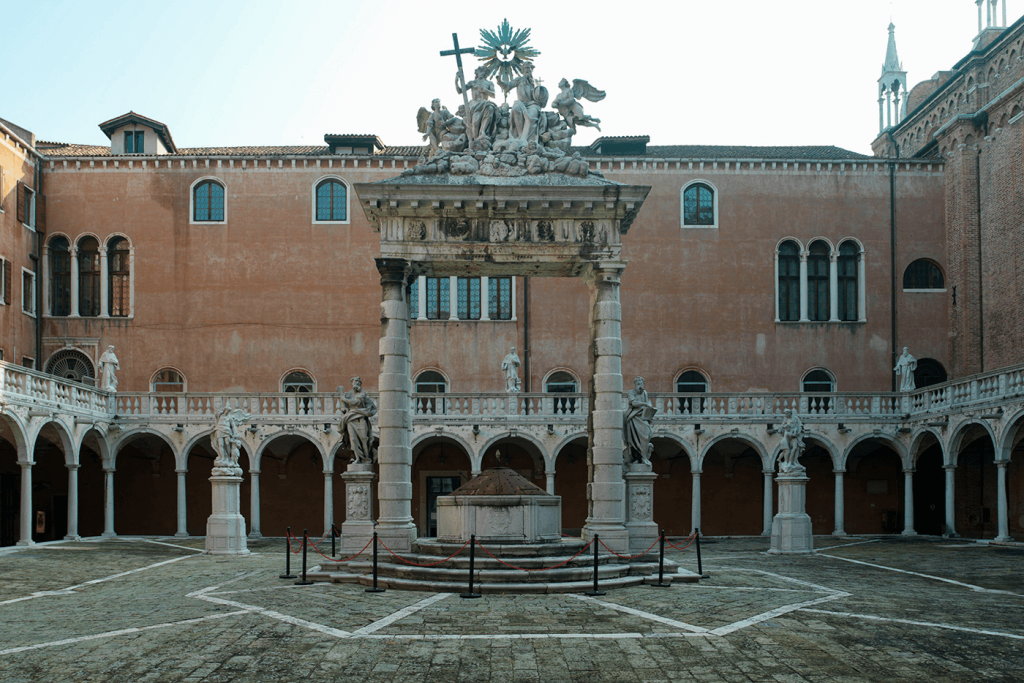 Il Chiostro della Trinità