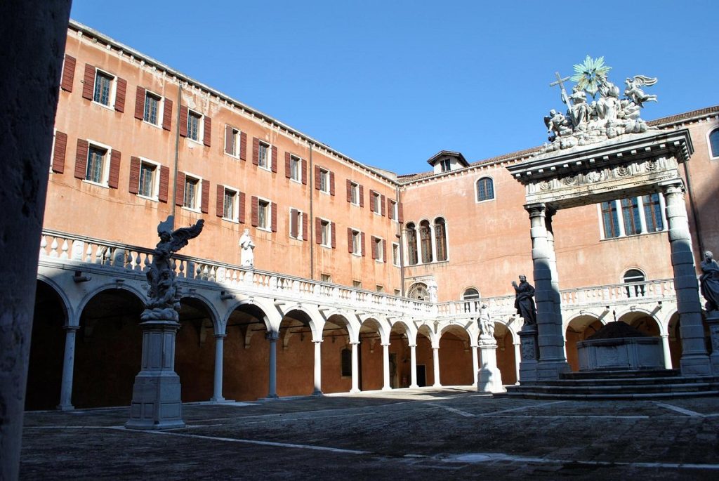 Visione interna del Chiostro dell'Archivio di Stato a Venezia